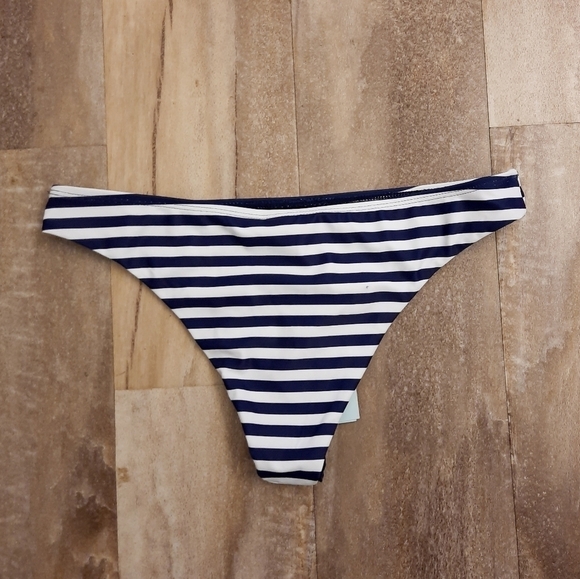 Cupshe Navy Striped Bikini Bottom size Medium NWT - Picture 2 of 4